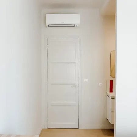 Garibaldi 2 Bedrooms, 2 Bathrooms, Ac شقة *