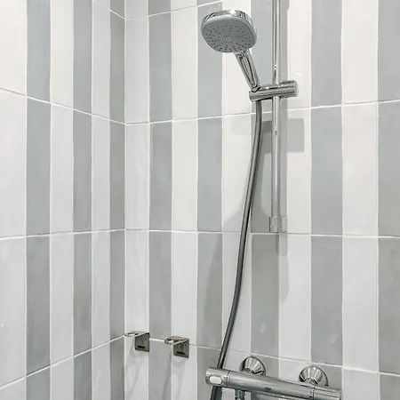 شقة Garibaldi 2 Bedrooms, 2 Bathrooms, Ac نيس