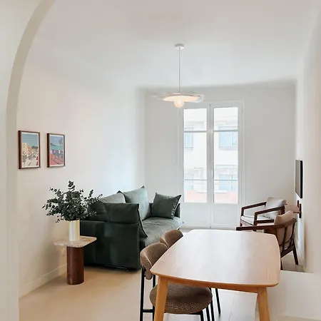 Garibaldi 2 Bedrooms, 2 Bathrooms, Ac نيس